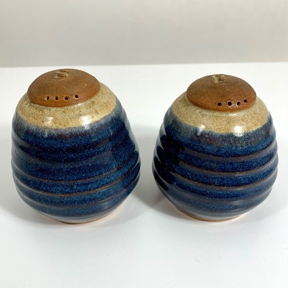 1983 Handcrafted Blue Ceramic Salt & Pepper Shaker Set Ribbed Design MCM Signed - Picture 2 of 9